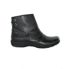 Mells Ruth, Black Leather